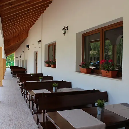 Pod Chardaka Lopushna 2*
